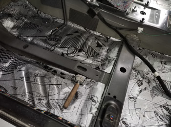 Renault Sandero шумо-виброизоляция