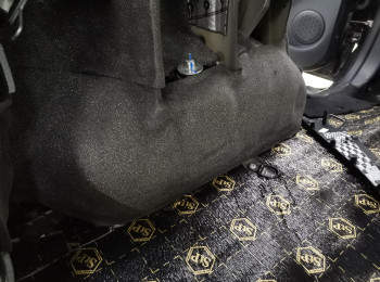 Renault Sandero шумо-виброизоляция